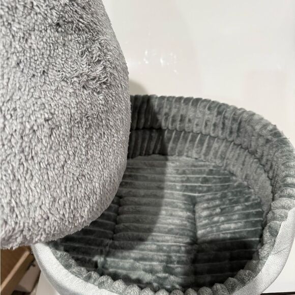 Gray Small Pet Bedding - Picture 4 of 4